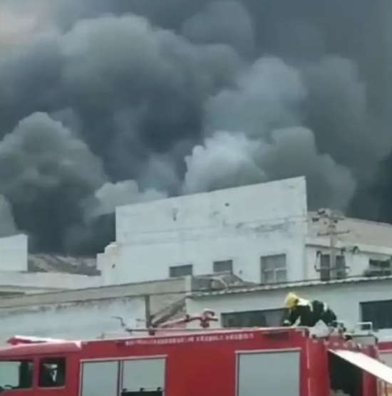 令人震驚！日用百貨店內(nèi)員工救火用嘴吹致19死慘劇——安全意識(shí)缺失的惡果